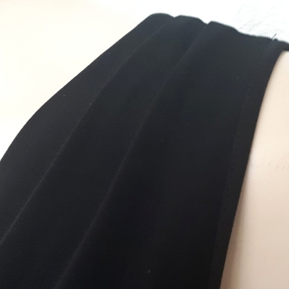 V-neck Sleeveless Dress - Picture 7 of 11